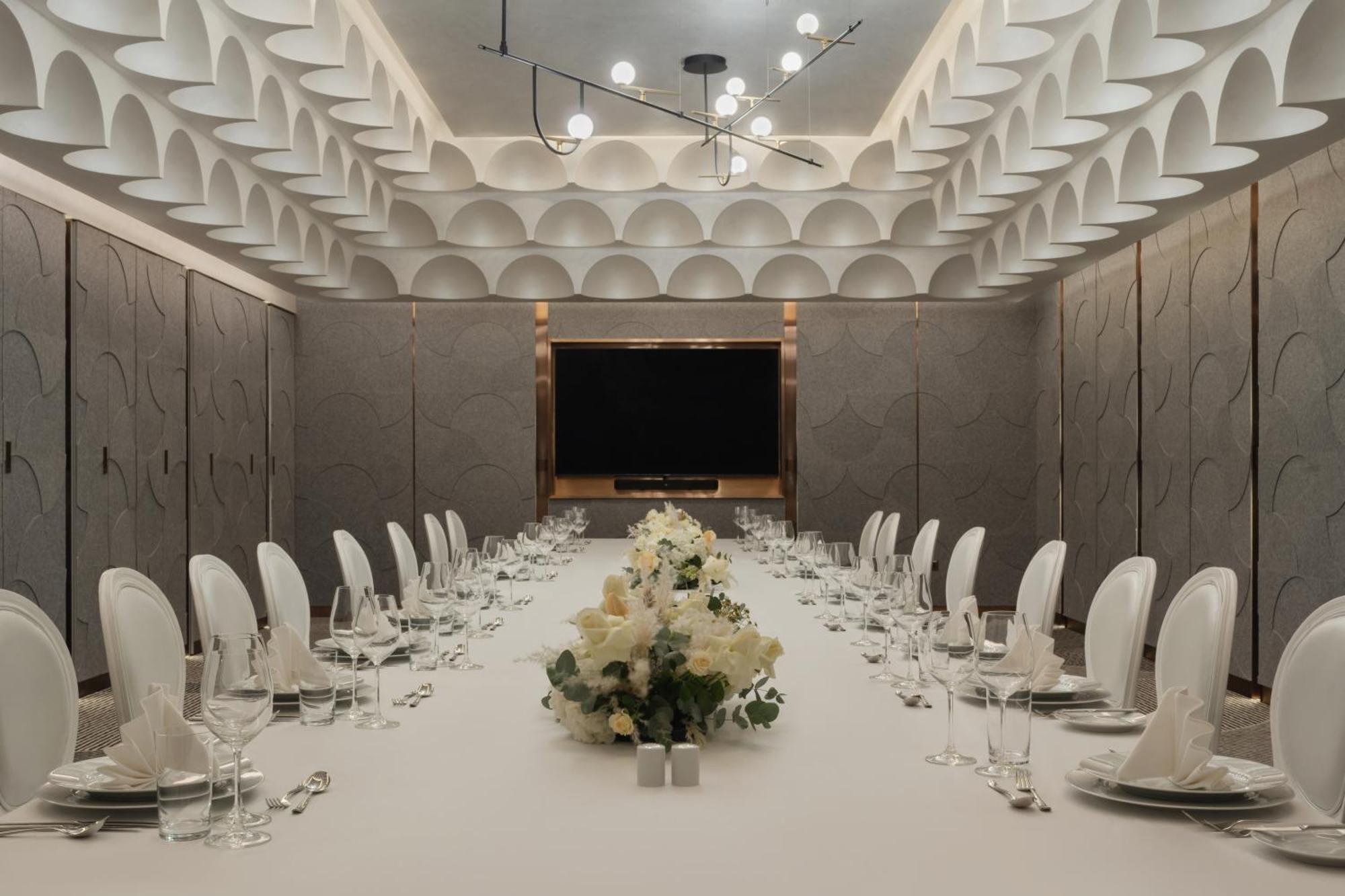 Отель So/ Uptown Дубай Экстерьер фото The interior of the 2019 edition of the World's 50 Best Restaurants