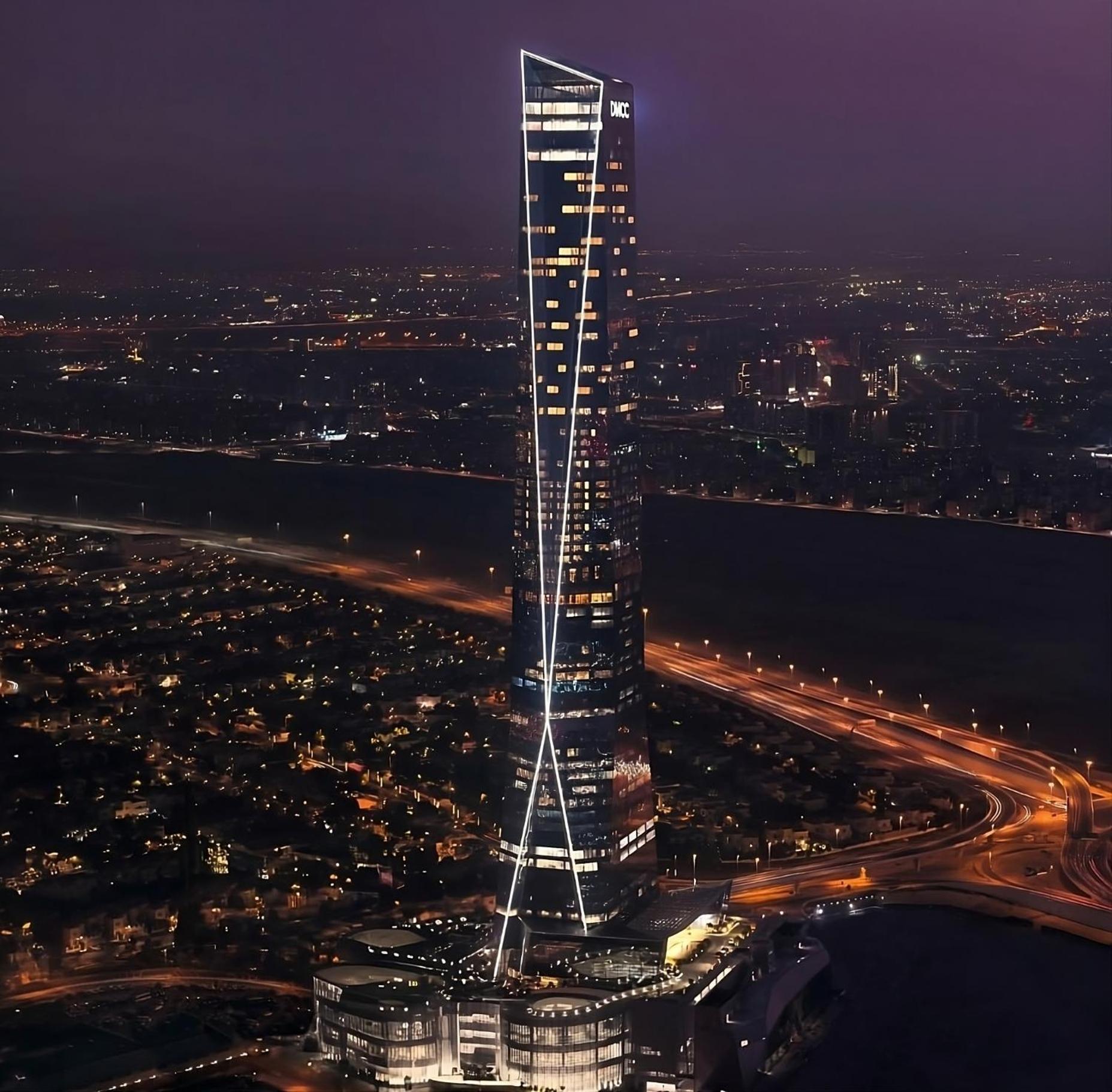 Отель So/ Uptown Дубай Экстерьер фото The proposed tower at night
